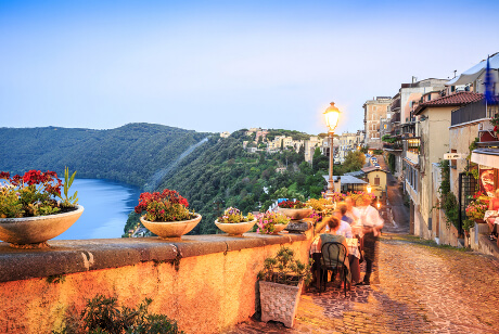 Castel Gandolfo ved Lago d'Albano Castel Gandolfo ved Lago d'Albano