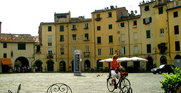 Piazza dell'Anfiteatro Piazza dell'Anfiteatro