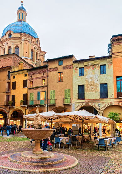 Piazza Broletto Piazza Broletto