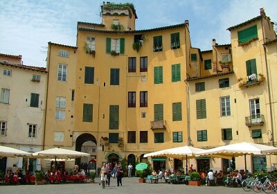 Piazza dell'Anfiteatro Piazza dell'Anfiteatro
