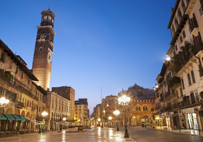 Piazza delle Erbe i Verona Piazza delle Erbe