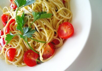Spaghetti spises med gaffel – og kun gaffel Spaghetti skal spises med gaffel