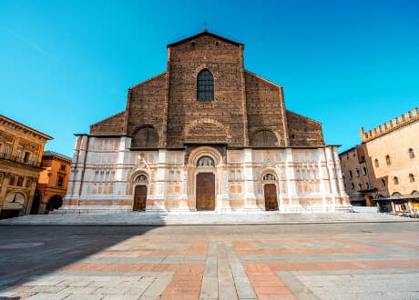 San Petronio Den enorme og halvfærdige murstensfacade på San Petronio-basilikaen i Bologna