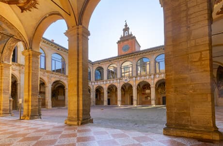 Archiginnasio, universitetets gamle hovedbygning Den vidunderlige søjlegård i Archiginnasio, Bolognas gamle universitet