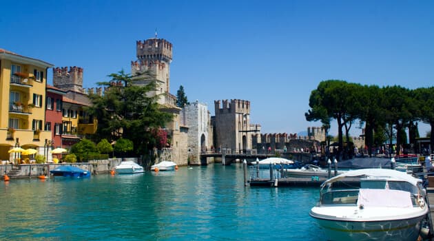Sirmione ved Gardasøens sydspids Sirmione ved Gardasøens sydspids