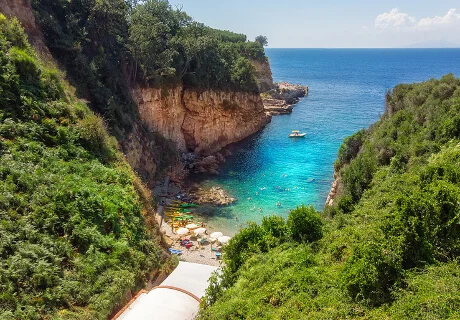 Den Skaldede Frisørs strand ved Sorrento Den Skaldede Frisørs strand ved Sorrento