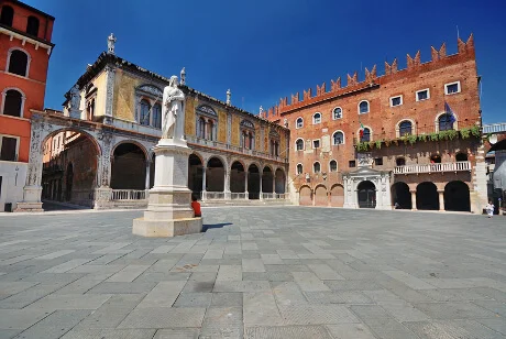 Piazza dei Signori – den smukkeste plads i Verona Piazza dei Signori – den smukkeste plads i Verona
